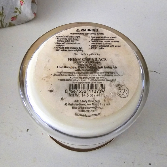 Fresh Cut Lilacs Candle Bath & Body Works - Picture 3 of 3